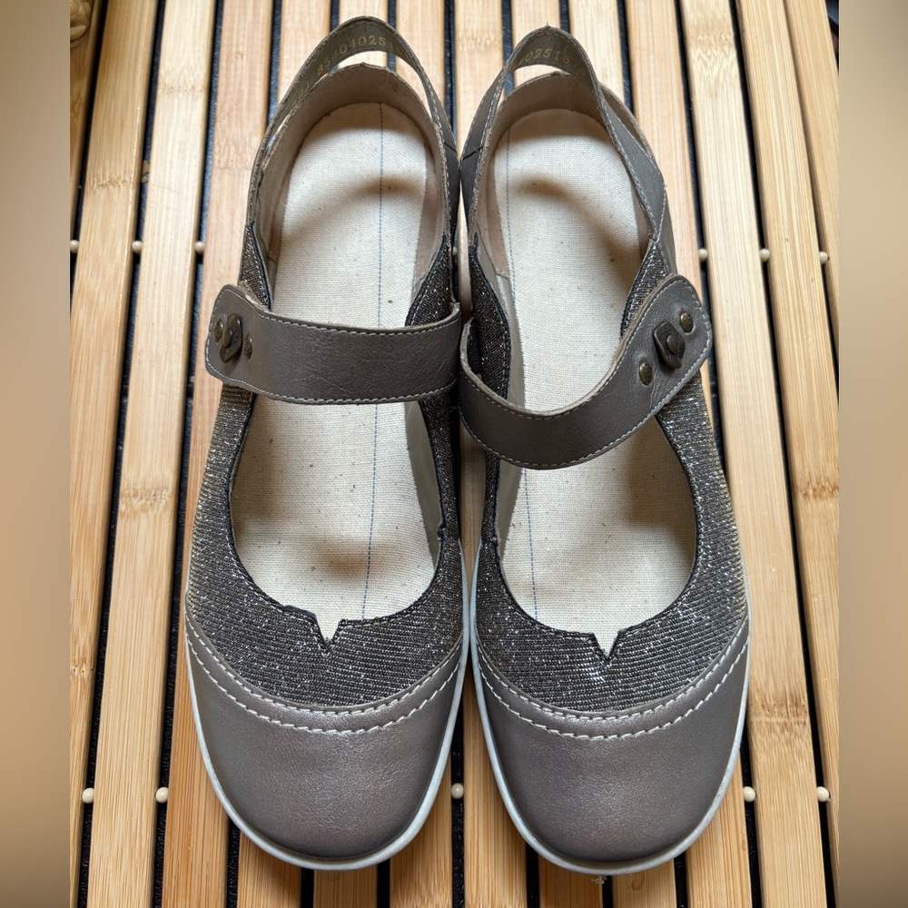Remonte Cute Mary Jane Slip-on Flats in Metallic Leather and Gold Sparkly Combo